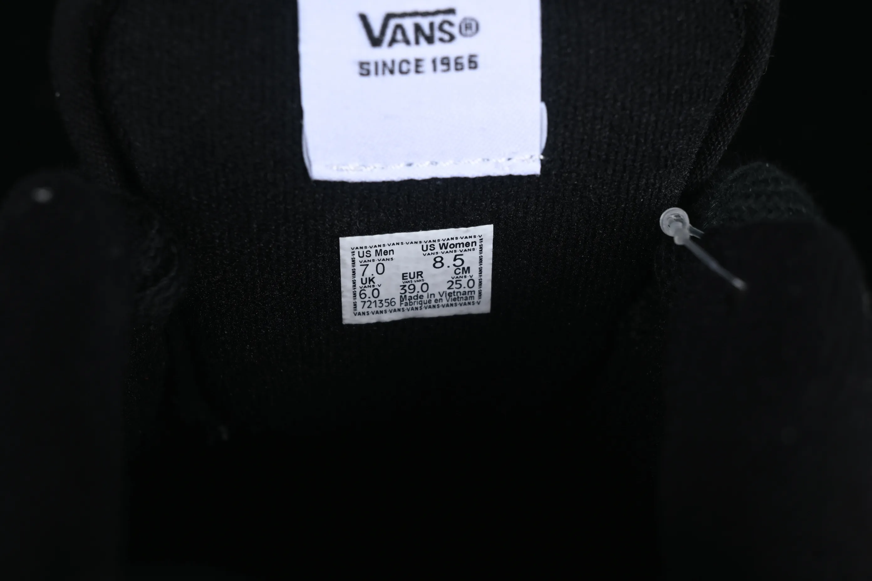 All categories Vans Vans series Vans Low Vans low-top Vans Knu Skool gray and black color low-top retro casual vulcanized bread shoes VN0009QCBDS